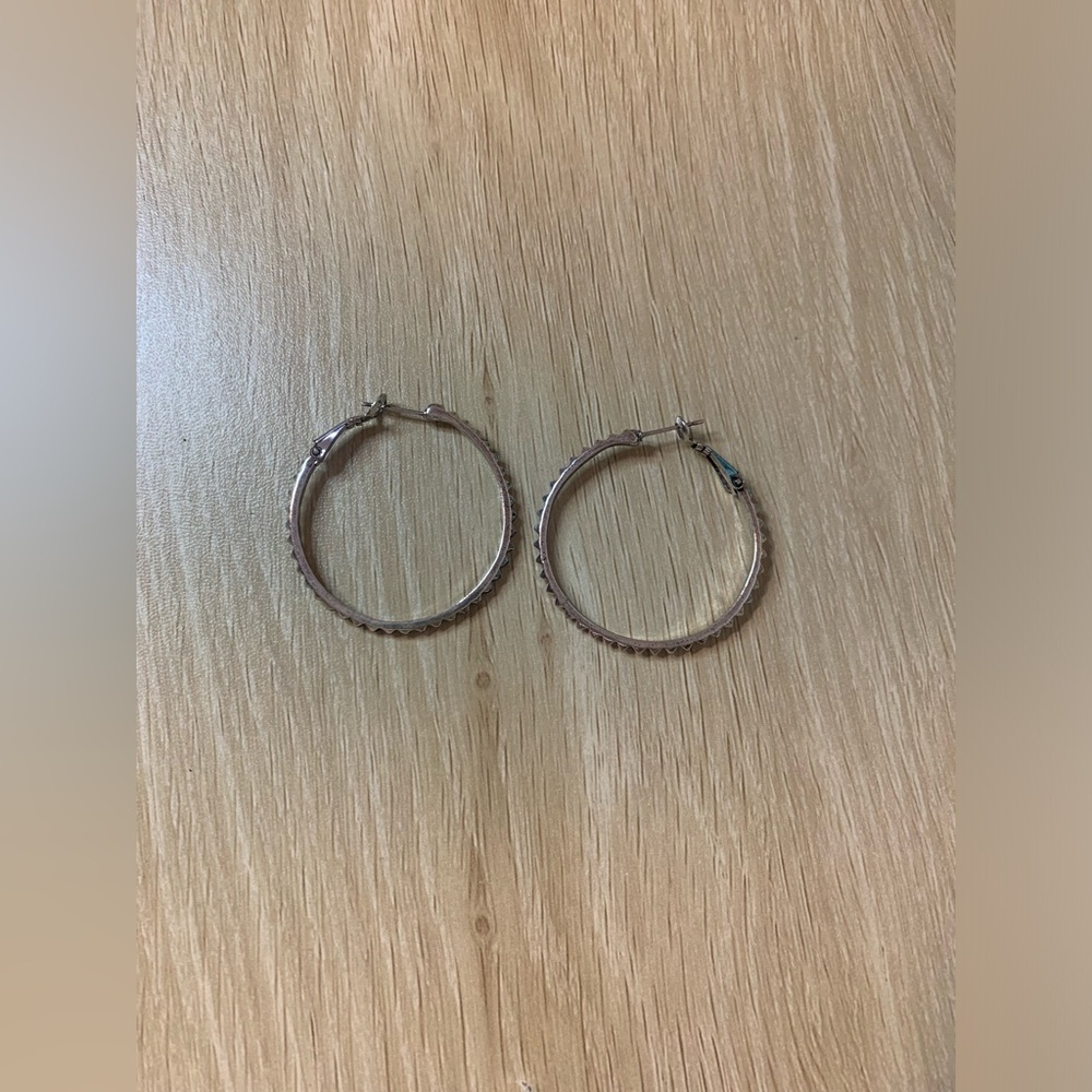 Nwot Marlyn Schiff Silver Ridgid Hoops
